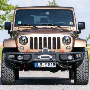PARE CHOCS AVANT ACIER JEEP WRANGLER JK AVEC PLATINE