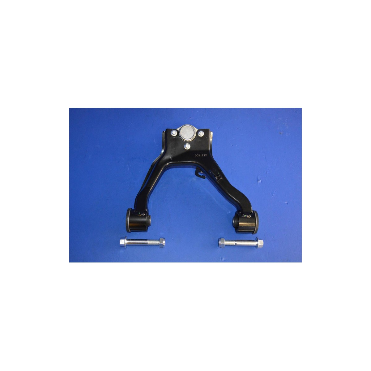Triangle de suspension supérieur avant droit Pajero III