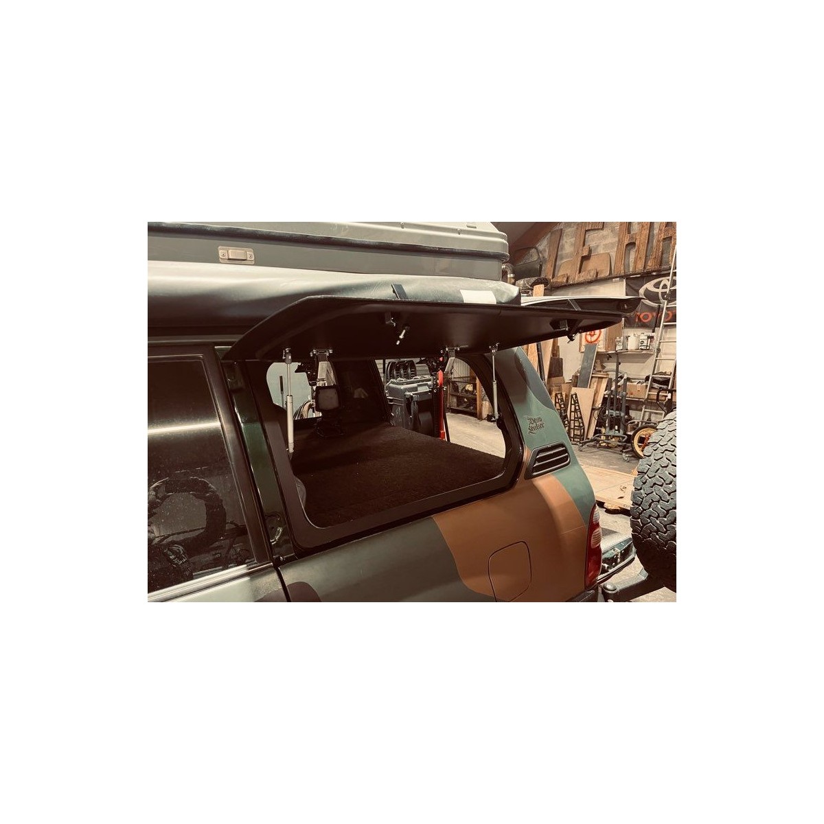 Fenêtre Gullwing aluminium gauche HDJ100