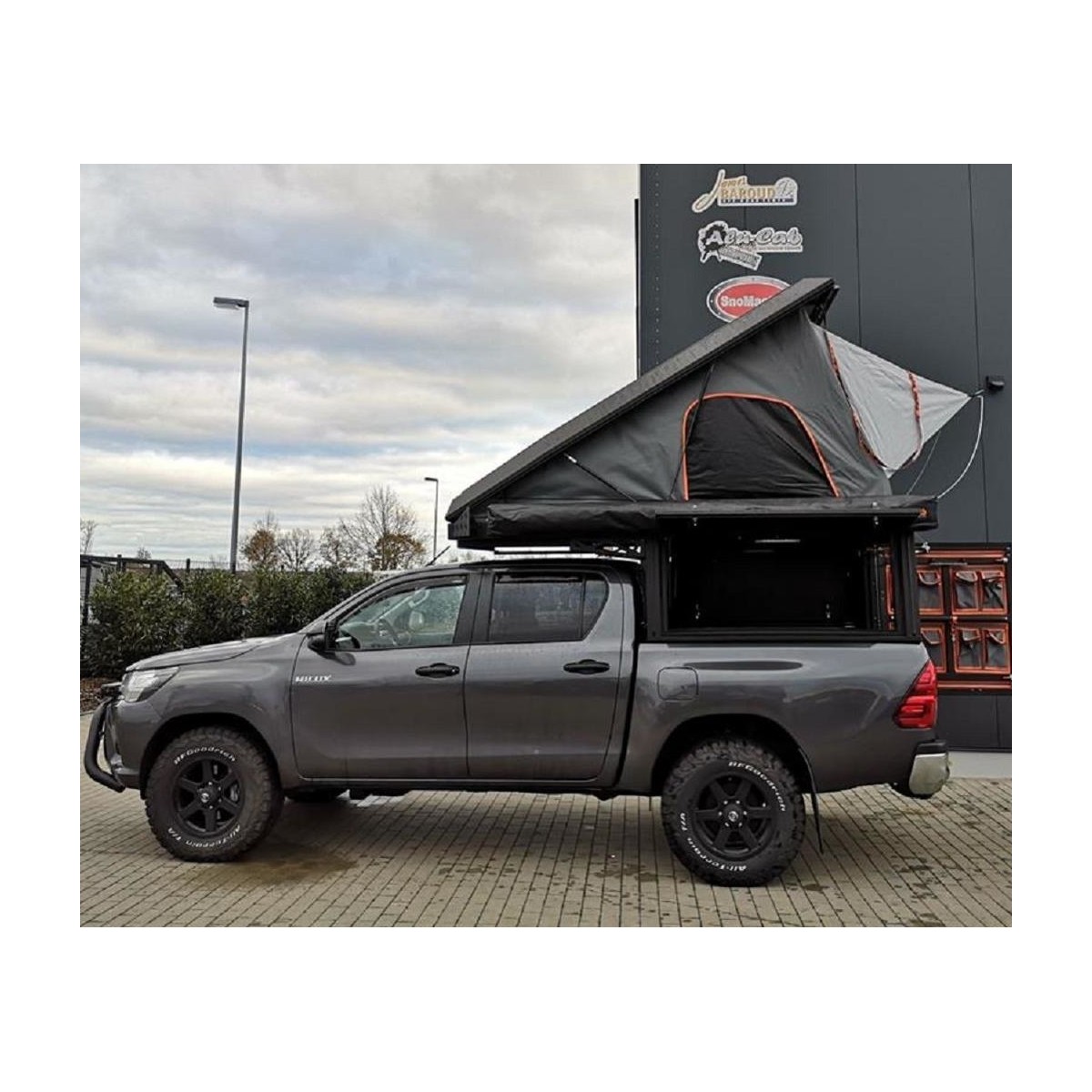 CANOPY CAMPER ALU-CAB VERSION AC20 COMFORT NOIR POUR TOYOTA HILUX REVO DOUBLE CABINE A PARTIR DE 2016 (KIT DE MONTAGE INCLUS)