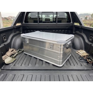 malle dans la benne du pickup